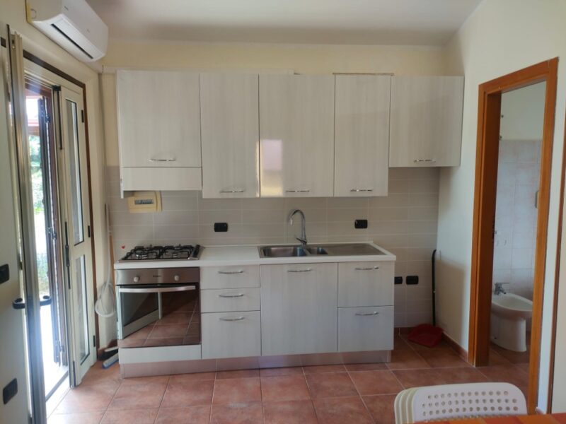 Casetta con giardino a Capo Bianco