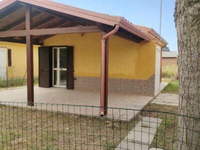 Casetta con giardino a Capo Bianco