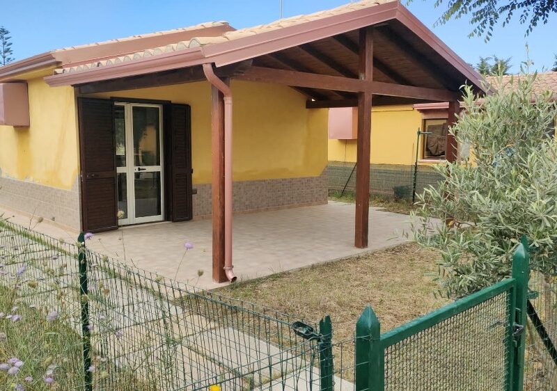 Casetta con giardino a Capo Bianco