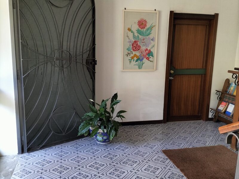 Villa con 3 Appartamenti Indipendenti