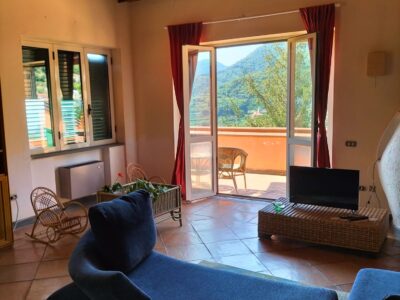 Villa con 3 Appartamenti Indipendenti