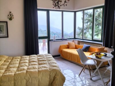 Villa con 3 Appartamenti Indipendenti